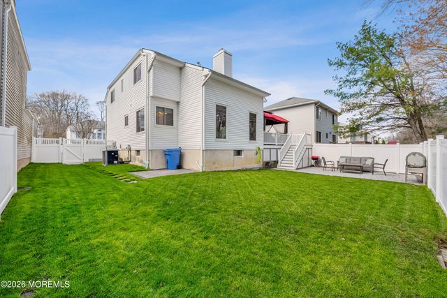 12 Pemberton Drive, Matawan, NJ 07747