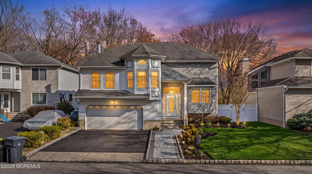 12 Pemberton Drive, Matawan, NJ 07747