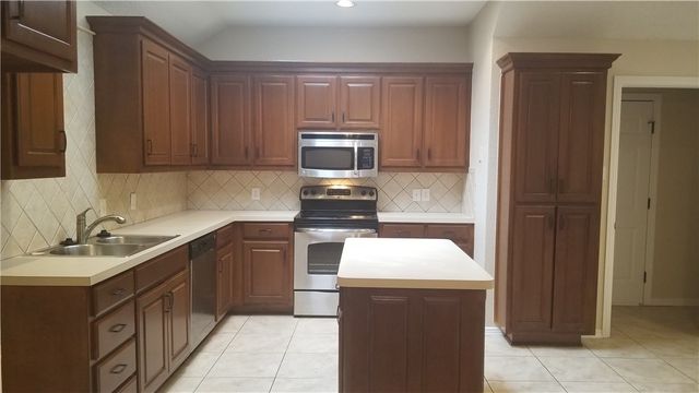 4208 Crossgate Court, Arlington, TX 76016