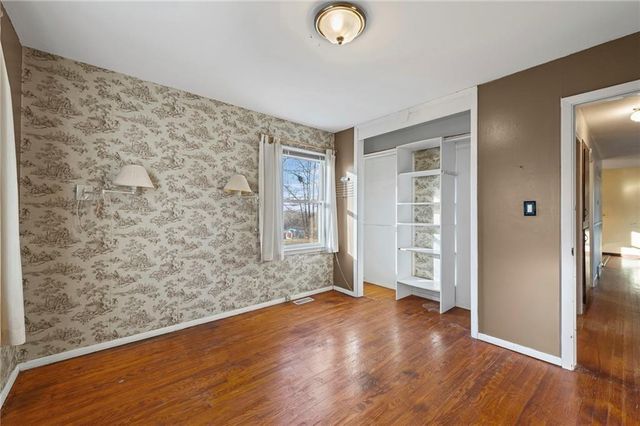 1312 Farview Drive, Independence, MO 64056