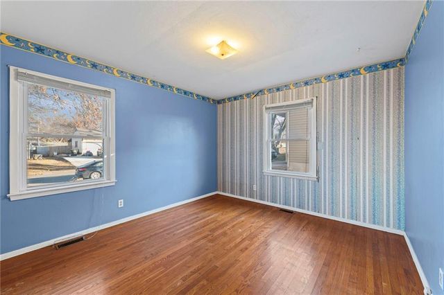 1312 Farview Drive, Independence, MO 64056