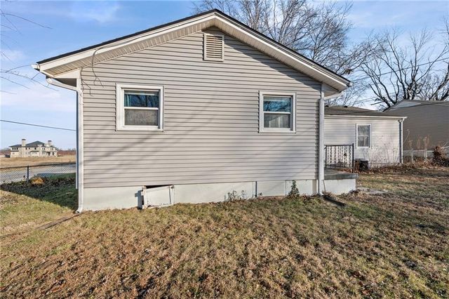 1312 Farview Drive, Independence, MO 64056