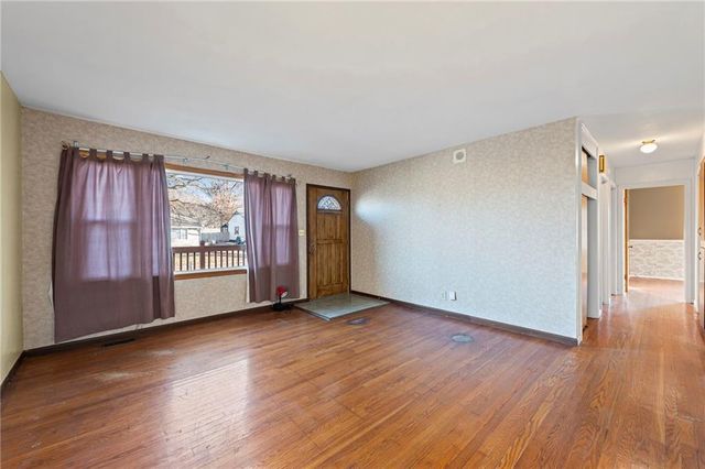 1312 Farview Drive, Independence, MO 64056