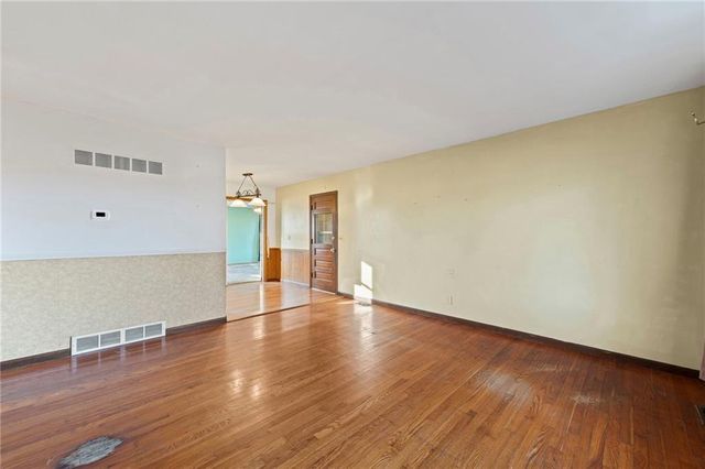 1312 Farview Drive, Independence, MO 64056