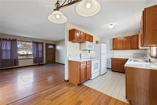 1312 Farview Drive, Independence, MO 64056