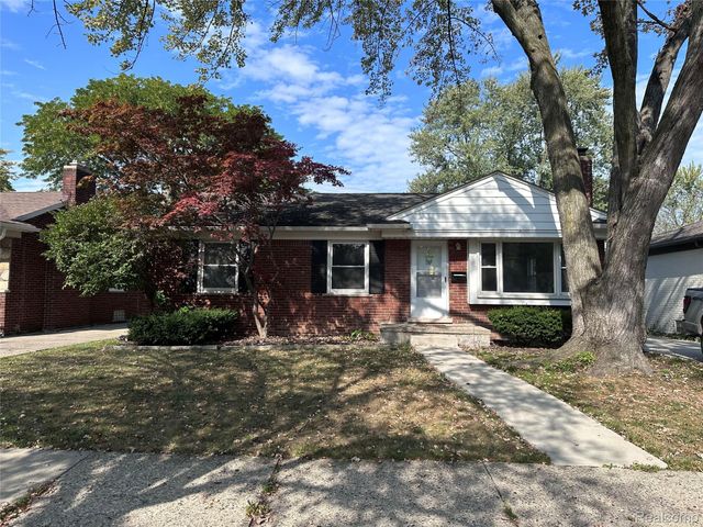 21315 Prestwick Avenue, Harper Woods, MI 48225