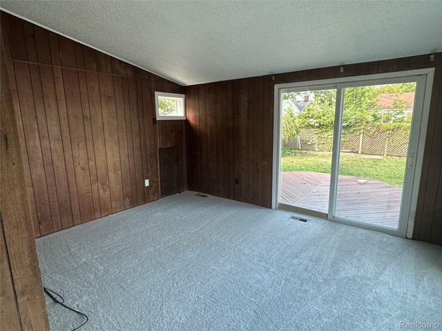 21315 Prestwick Avenue, Harper Woods, MI 48225