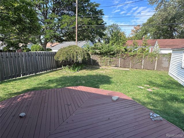 21315 Prestwick Avenue, Harper Woods, MI 48225