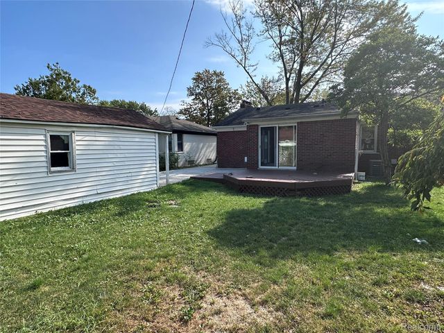 21315 Prestwick Avenue, Harper Woods, MI 48225