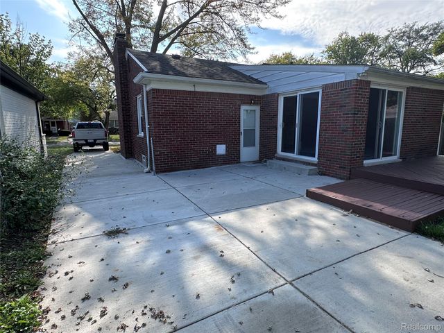 21315 Prestwick Avenue, Harper Woods, MI 48225