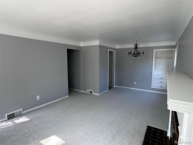 21315 Prestwick Avenue, Harper Woods, MI 48225