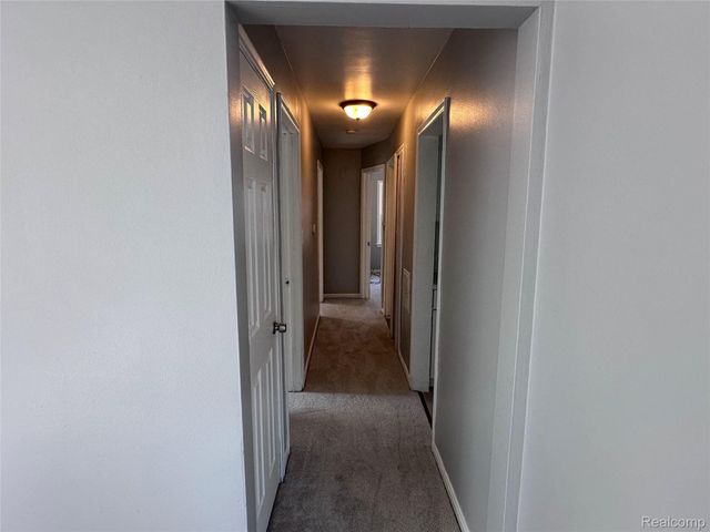 21315 Prestwick Avenue, Harper Woods, MI 48225