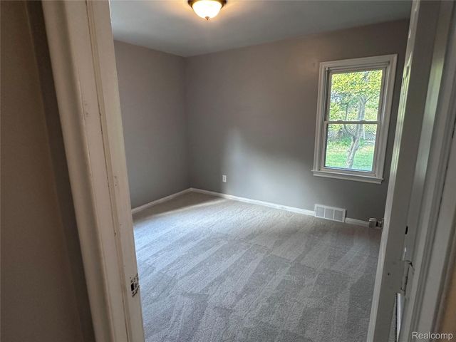 21315 Prestwick Avenue, Harper Woods, MI 48225