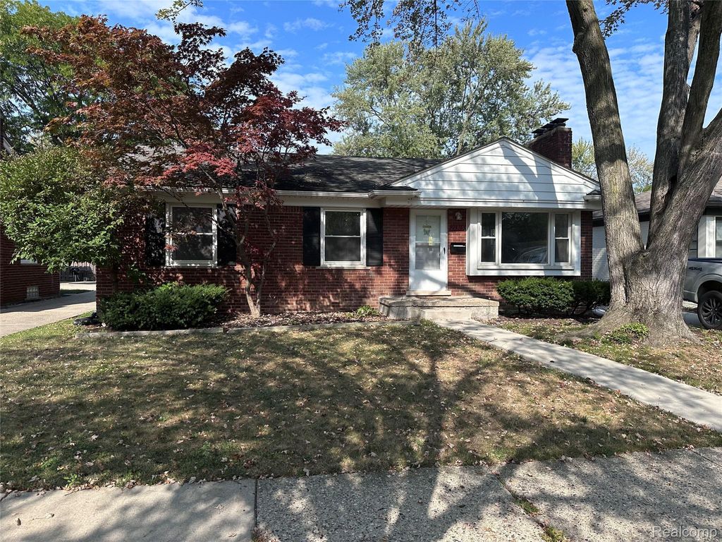 21315 Prestwick Avenue, Harper Woods, MI 48225