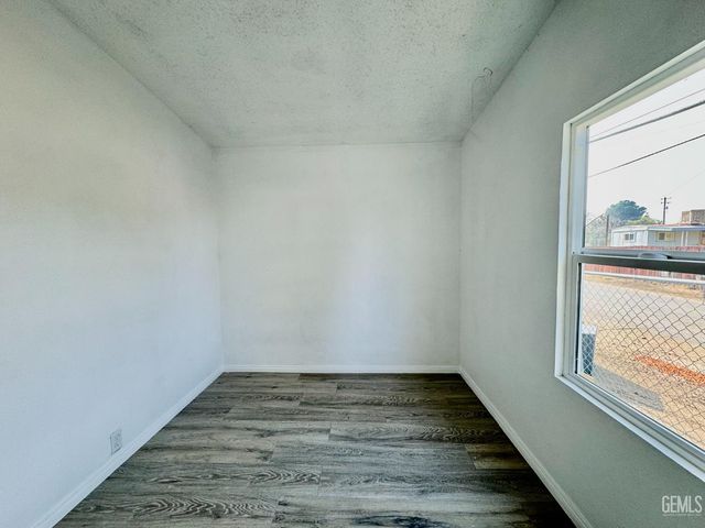 114 Plymonth Avenue, Bakersfield, CA 93308