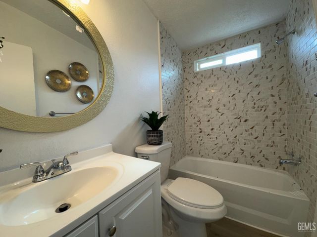 114 Plymonth Avenue, Bakersfield, CA 93308