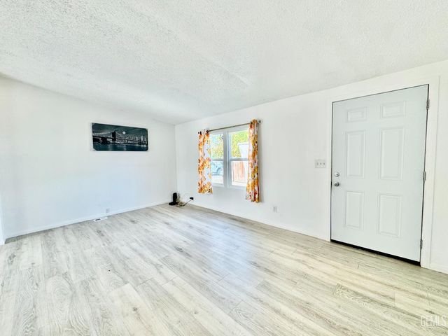 114 Plymonth Avenue, Bakersfield, CA 93308