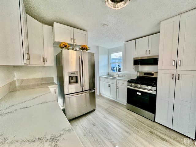 114 Plymonth Avenue, Bakersfield, CA 93308