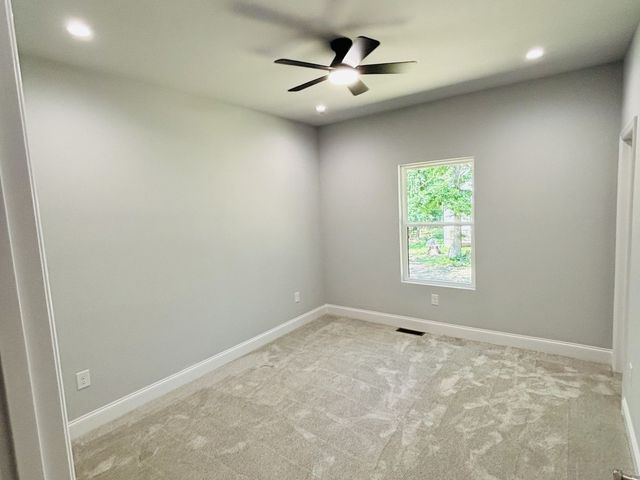 130 Deerwood Ct, Dickson, TN 37055