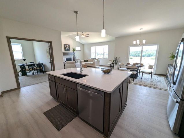 913 Brookview Trail, Mount Horeb, WI 53572