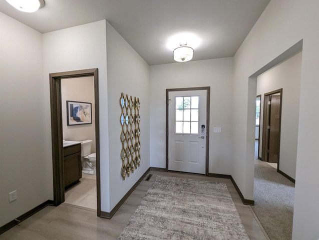 913 Brookview Trail, Mount Horeb, WI 53572