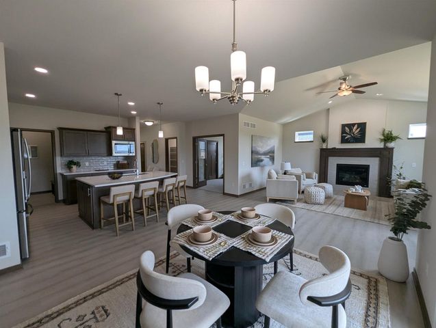 913 Brookview Trail, Mount Horeb, WI 53572