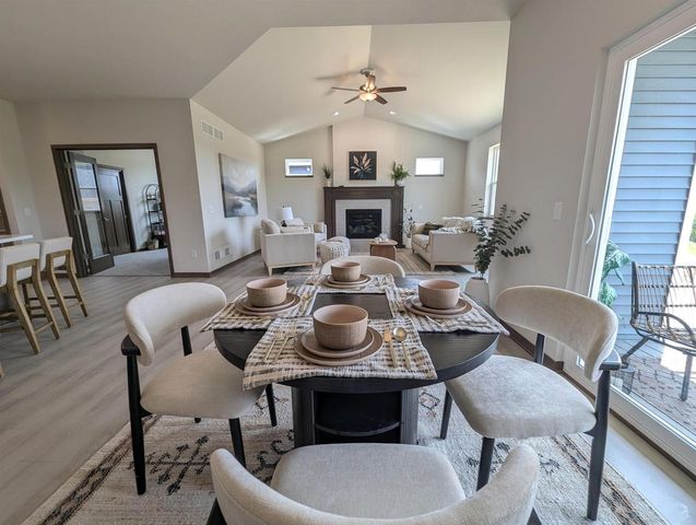 913 Brookview Trail, Mount Horeb, WI 53572