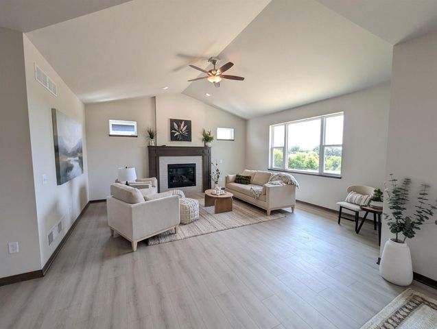 913 Brookview Trail, Mount Horeb, WI 53572