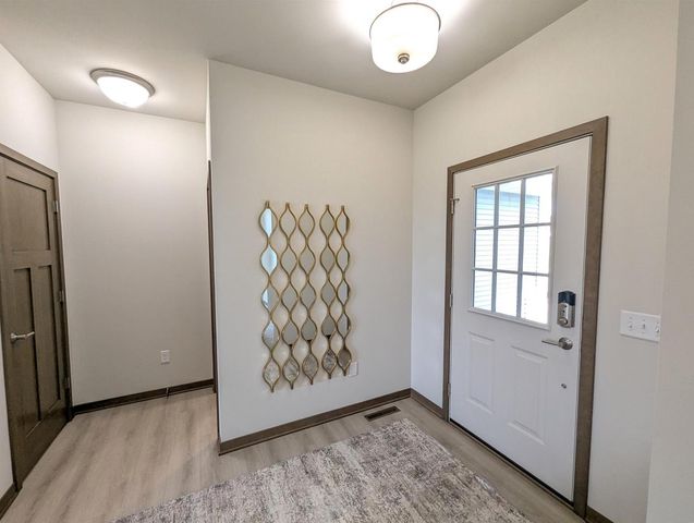 913 Brookview Trail, Mount Horeb, WI 53572