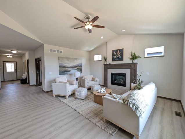 913 Brookview Trail, Mount Horeb, WI 53572
