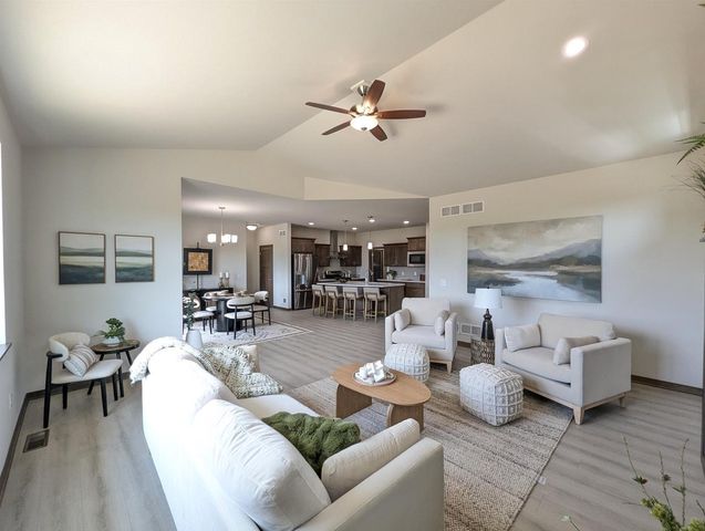 913 Brookview Trail, Mount Horeb, WI 53572