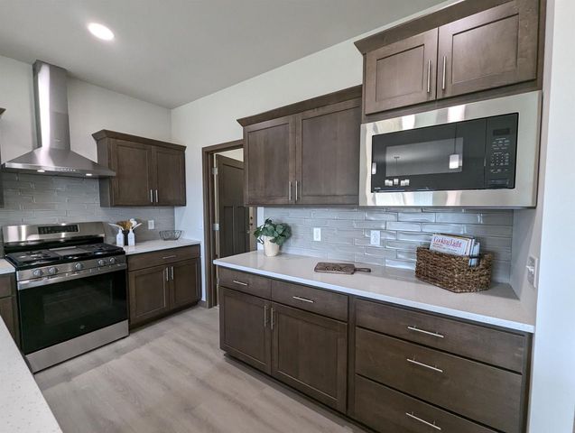 913 Brookview Trail, Mount Horeb, WI 53572