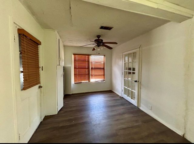 612 Winding Way Street, Lake Jackson, TX 77566