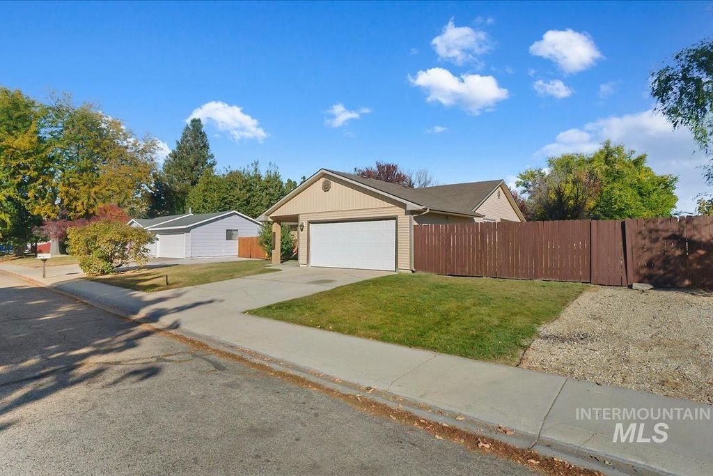 12034 W Alfred St, Boise, ID 83713 photo 2