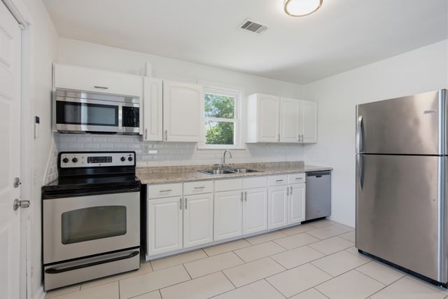 80 Peachtree St, Nashville, TN 37210