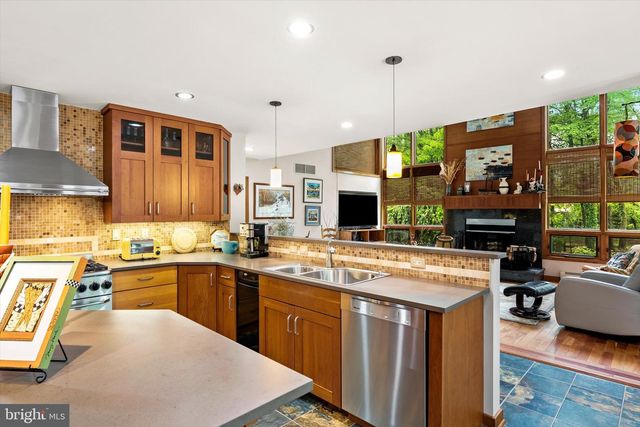 621 HANOVER DR, Wrightstown, NJ 08562