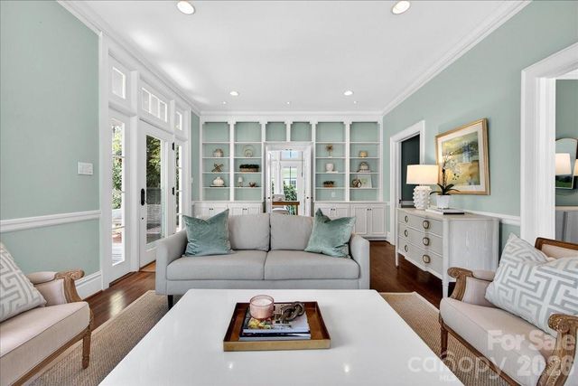 506 Hermitage Court, Charlotte, NC 28207