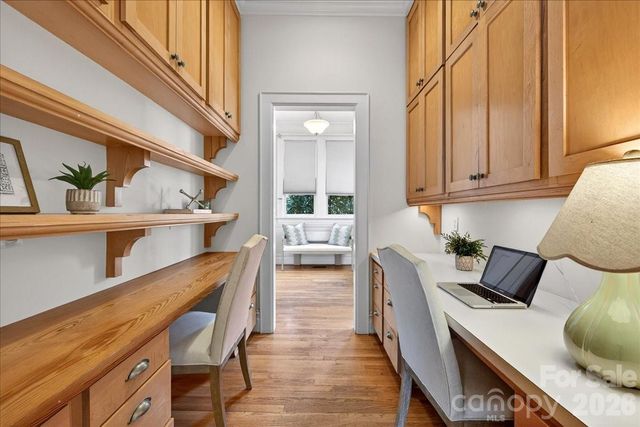 506 Hermitage Court, Charlotte, NC 28207