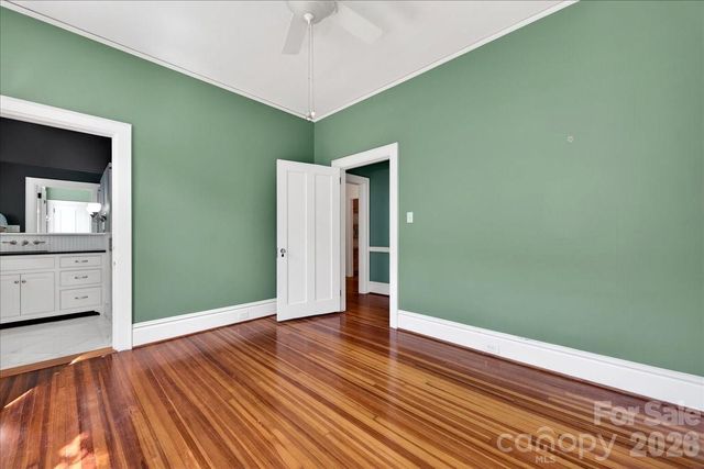 506 Hermitage Court, Charlotte, NC 28207