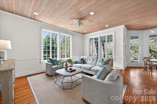 506 Hermitage Court, Charlotte, NC 28207