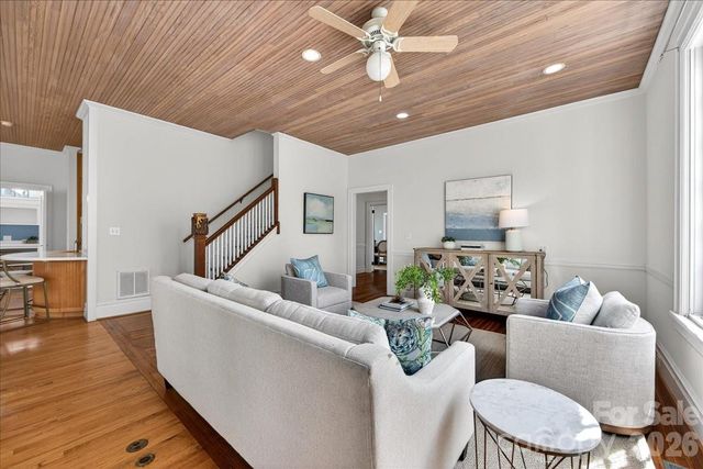 506 Hermitage Court, Charlotte, NC 28207