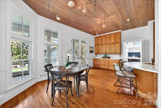 506 Hermitage Court, Charlotte, NC 28207