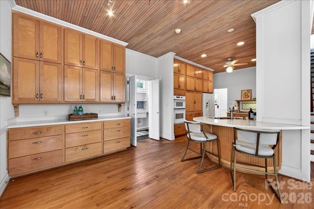 506 Hermitage Court, Charlotte, NC 28207