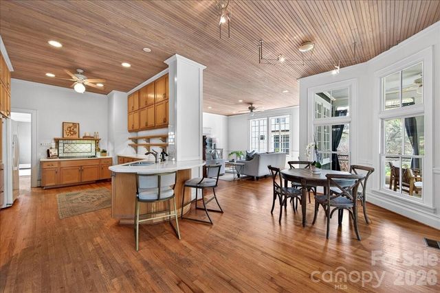 506 Hermitage Court, Charlotte, NC 28207