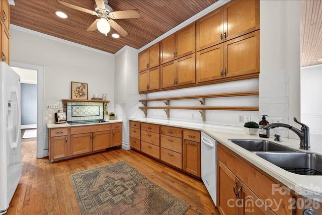 506 Hermitage Court, Charlotte, NC 28207