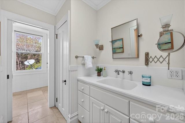 506 Hermitage Court, Charlotte, NC 28207