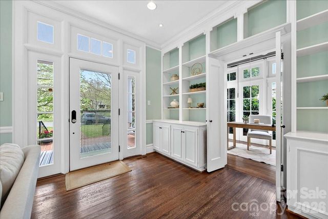 506 Hermitage Court, Charlotte, NC 28207