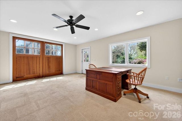 506 Hermitage Court, Charlotte, NC 28207