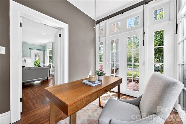 506 Hermitage Court, Charlotte, NC 28207