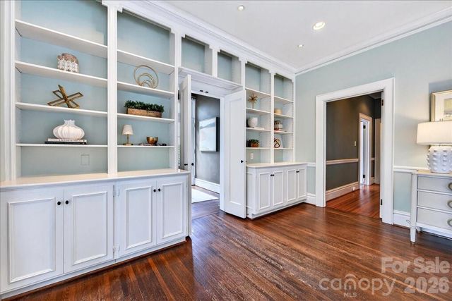 506 Hermitage Court, Charlotte, NC 28207